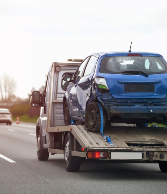 A,Side,View,Of,The,Tow,Truck,With,A,Damaged